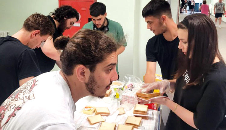 Ρόδος: Δοκιμάζονται σκληρά από τις φωτιές, αλλά είναι πάνω απ’ όλα άνθρωποι