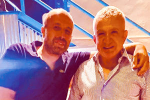 Ο δήμαρχος Φαιστού με τον Μάνο Καμάρη