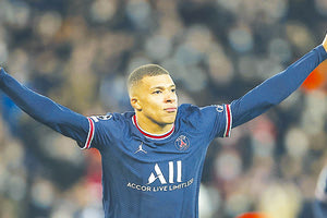 «Χρυσάφι» στα πόδια του Εμπαπέ