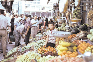 ΦΩΤΟΗΜΕΡΑΣ: Στην αγορά του Ηρακλείου το καλοκαίρι του 1972.