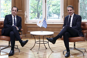 Ακύρωσε τη σημερινή επίσκεψή του στην Κύπρο ο Κυριάκος Μητσοτάκης λόγω του τραγικού συμβάντος με την πτώση του Canadair στην Κάρυστο.