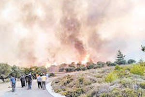 Για 9η ημέρα καίγεται η Ρόδος
