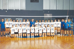 Τα κορίτσια που συμμετέχουν στην αξιολόγηση με τους προπονητές τους