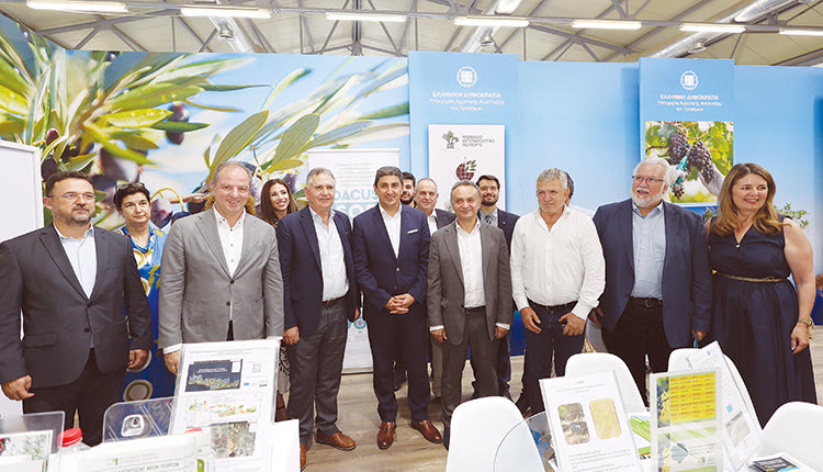 Το σχέδιο του υπουργείου για την αγροτική ανάπτυξη ανέλυσε στο Αρκαλοχώρι ο Λευτέρης Αυγενάκης