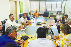 Πολύ κοντά στον Αλέξη Καλοκαιρινό είναι πρωτοκλασάτα στελέχη της παράταξης του Γιάννη Κουράκη εάν κρίνουμε από τις αποφάσεις που ελήφθησαν. Μεταξυ αυτών οι Νίκος Γιαλιτάκης και Γιώργος Αγριμανάκης φαίνεται ότι έχουν κάνει τις επιλογές τους, ενώ αναμένεται να αποφασίσει και ο Γιάννης Ψαρράς, οι άνθρωποι που βρίσκονται κοντά στον Κουράκη.