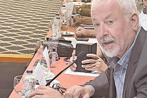 Στο χθεσινό Περιφερειακό Συμβούλιο Κρητης συζητήθηκε η επερώτηση που υπέβαλε ο Λευτέρης Κοπάσης για τον σχεδιασμό ίδρυσης Ενεργειακής Κοινότητας με τη συμμετοχή της Περιφέρειας στη μετοχική σύνθεση και έδρα τα Σφακιά