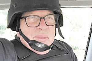 Παραδίδομαι! Ο Γ. Κύρτσος στα όπλα. Ναι έκανε μεγάλη και δύσκολη αποστολή στην Ουκρανία «Slava Ukraini!