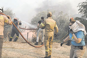 Η φωτιά μπήκε στον χώρο του στρατοπέδου