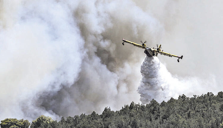 Δεν έχουν τέλος οι αναζωπυρώσεις στα μέτωπα της φωτιάς