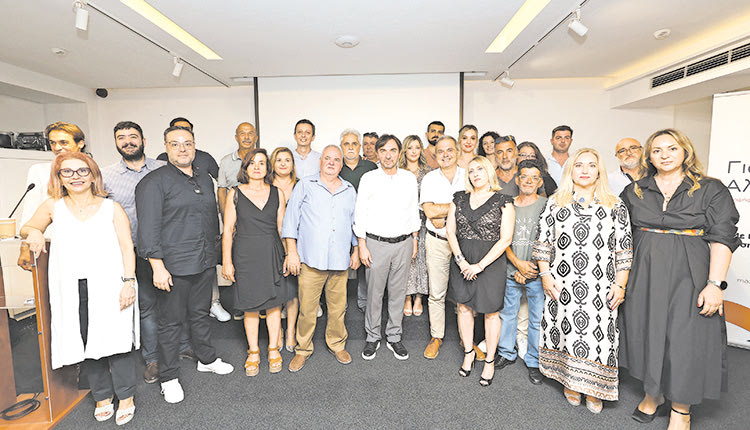 αλεξακης: Ο Γ. ΑΛΕΞΑΚΗΣ ΠΑΡΟΥΣΙΑΣΕ ΕΡΓΑ ΚΑΙ ΥΠΟΨΗΦΙΟΥΣ
«Δεν επιτρέπεται να χάσουμε 
καμία ευκαιρία για το Ηράκλειο»!