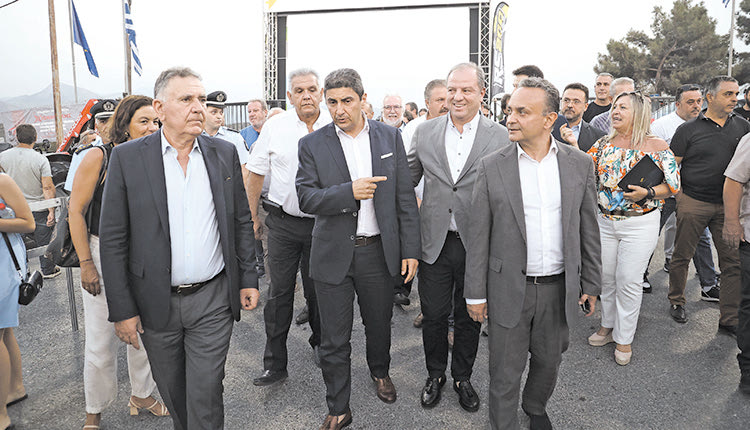 Ο υπουργός και ο δήμαρχος στα εγκαίνια