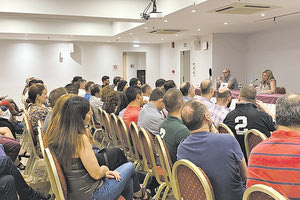 Με στελέχη και υποψηφίους της παράταξης συναντήθηκε στο Αστόρια η υποψήφια δήμαρχος Μαρία Καναβάκη