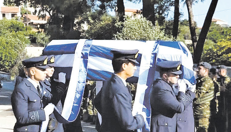 Με τη γαλανόλευκη σκεπασμένο το φέρετρο