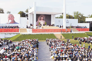 Η 16η διοργάνωση των Παγκόσμιων Ημερών Νεολαίας (Journées mondiales de la Jeunesse --JMJ), που ξεκινά  αύριο Τρίτη στη Λισαβόνα με τη συμμετοχή ενός εκατομμυρίου νέων και παρουσία του πάπα Φραγκίσκου, είναι η μεγαλύτερη συγκέντρωση καθολικών στον κόσμο.