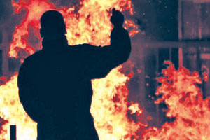 Ένα άτομο συνελήφθη για εμπρησμό