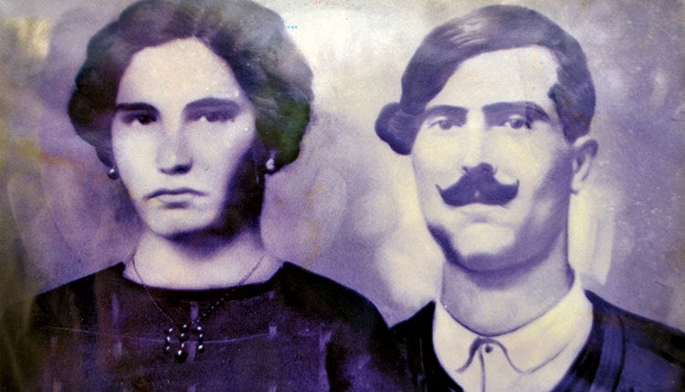 Ο Γιάννης Μαθιουδάκης με τη σύζυγό του Μαρία από τον Αβδελλά. Μαζί απέκτησαν εφτά παιδιά. Τον Μανόλη (1927), τον Γιώργη (1929), τον Δημήτρη (1931), τον Νικόλαο (1933), τον Ελευθέριο (1936), την Αφροδίτη (1939) και τον Βασίλη (1941). Οι γερμανοί τον δολοφόνησαν μαζί με τον αδερφό του τον Πέτρο στον Γουρνόλακκο. Ο Γιάννης Μαθιουδάκης άφησε πίσω του εφτά παιδιά ορφανά και μία γυναίκα χήρα που έβαλε τα μαύρα ρούχα τον Σεπτέμβριο του 1943 και δεν τα ξανάβγαλε ποτέ. Η Μαρία δεν ξαναπαντρεύτηκε και χρειάστηκε αγώνας για να μεγαλώσει τα παιδιά της και να τα αποδώσει στην κοινωνία με αρχές και αξίες. Από τα εφτά παιδιά, σήμερα (Αύγουστος 2023) ζει μόνο ο Λευτέρης στην Αθήνα. 