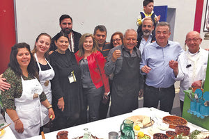 ΕΤΗΣΙΟ ΑΝΤΑΜΩΜΑ ΣΥΛΛΟΓΩΝ Το «9ο Φεστιβάλ Κρητικής Κουζίνας» στους Αποστόλους Πεδιάδος