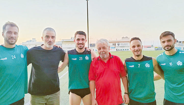 Τα νέα μεταγραφικά αποκτήματα με τον παράγοντα της ομάδας Νίκο Παπαδάκη και τον τιμ μανατζερ Μανόλη Ρουμπάκη