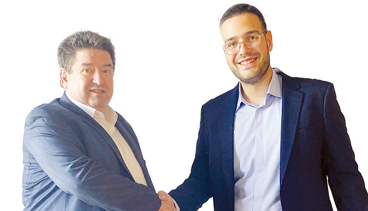 Ο Χρήστος Σμαραγδάκης 
με τον Μιχάλη 
Καραμαλάκη