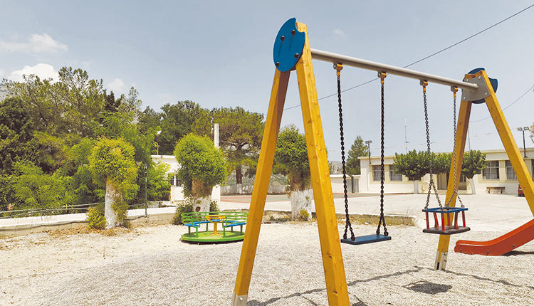 Νέα παιδική χαρά στις Κορφές