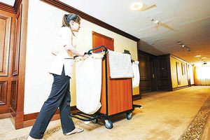 Πολλές οι καταγγελίες για τις εργασιακές συνθήκες στα ξενοδοχεία