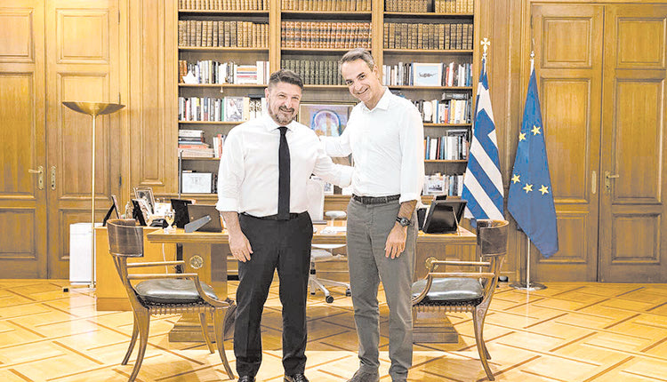 Από τη συνάντηση Χαρδαλιά με τον πρωθυπουργό Κυριάκο Μητσοτάκη