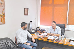 Από τη συνάντηση Σισαμάκη με τον πρόεδρο του Εργατικού Κέντρου Ηρακλείου κ. Στέλιο Βοργιά