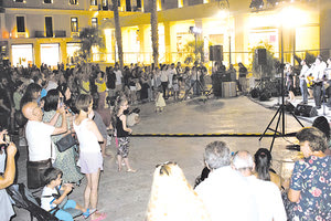 ΜΕ ΣΥΝΑΥΛΙΑ ΤΟΥ ΓΕΡΑΣΙΜΟΥ ΑΝΔΡΕΑΤΟΥ ΚΑΙ ΤΗΣ ΦΙΛΑΡΜΟΝΙΚΗΣ Κλείνει σήμερα το 8ο Φεστιβάλ Τέχνης Δρόμου «Τέχνη Καθ’ Οδόν»