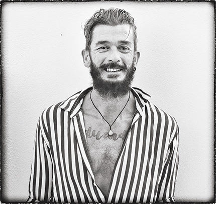     Το θέατρο είναι ένας 
	   χώρος ελευθερίας