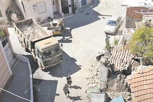 Χέρι χέρι φορείς και αυτοδιοίκηση για τα προβλήματα των σεισμόπληκτων