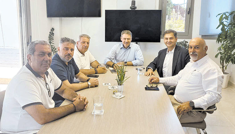 Από τη συνάντηση Θεοχάρη στον Δήμο Χερσονήσου