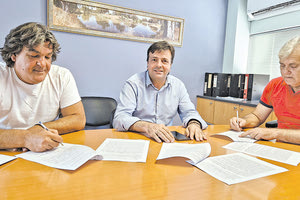 Από την υπογραφή της σύμβασης