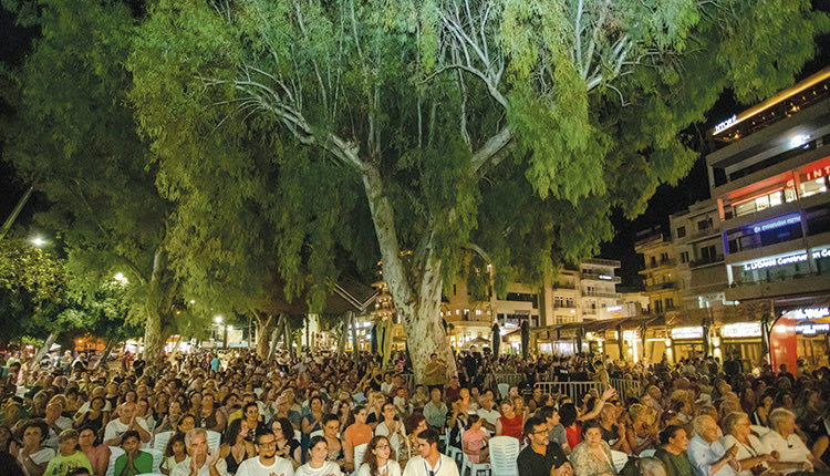 Πολυπληθής η συμμετοχή των Ηρακλειωτών στη συναυλία 

