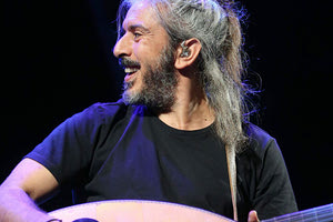 Ο ΓΙΑΝΝΗΣ ΧΑΡΟΥΛΗΣ ΣΗΜΕΡΑ ΣΤΟ ΕΛΜΕΠΑ ΣΤΟ ΗΡΑΚΛΕΙΟ Ροκ ηλεκτρισμός και η δύναμη της παράδοσης