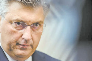 Λίγες ώρες μετά τη δολοφονία του 29χρονου οπαδού της ΑΕΚ, Μιχάλη, από χούλιγκανς της Ντιναμό Ζάγκρεμπ έξω από την Opap Arena στη Νέα Φιλαδέλφεια, ο Κροάτης πρωθυπουργός, Αντρέι Πλένκοβιτς, επικοινώνησε με τον Κυριάκο Μητσοτάκη.