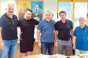 Ο κ. Περακάκης, δεξιά με τον κ. Κουντούρη (Candia Sport), τον κ. Μανουσάκη, τον κ. Καταρτζόγλου και τον κ. Καζανάκη