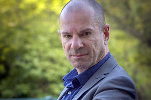 Την ώρα που η ΑΕΚ θρηνεί για τη δολοφονία του 29χρονου οπαδού της Μιχάλη, ο δικηγόρος που έχει εκπροσωπήσει μέλη των «Bad Blue Boys», ενώ και ο ίδιος είναι οπαδός της Ντιναμό Ζάγκρεμπ προκαλεί με τις δηλώσεις του στα social media. Ο Davorin Karačić