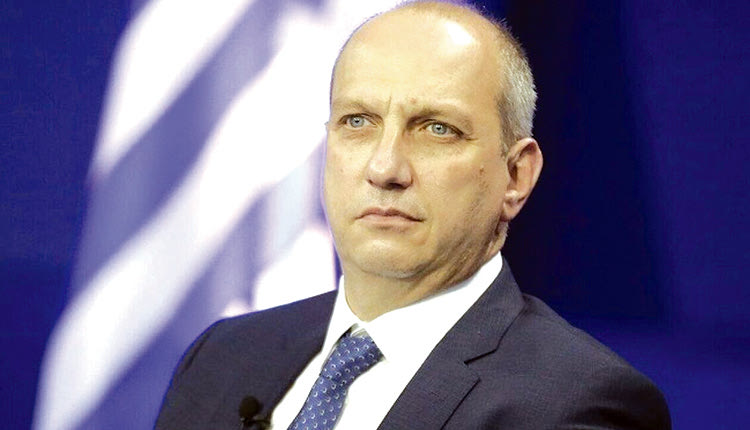 Τις καρατομήσεις ορισμένων αξιωματικών ανακοίνωσε ο κ. Οικονόμου