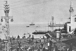 ΦΩΤΟΗΜΕΡΑΣ: Στα Χανιά στην παραλία το 1930.