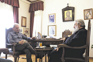 Ο Αλέξης Καλοκαιρινός με τον αρχιεπίσκοπο κ. Ευγένιο.