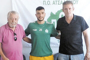 Ο Ψαρράς με τους Νίκο Παπαδάκη (αριστερά) και Φίλιππα Ρουμπάκη (δεξιά)