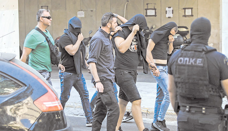 Κακουργηματικές διώξεις για τους χούλιγκαν
