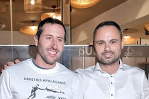 ΣΤΟ ΓΚΙΝΕΣ Ο ΑΠΑΛΑΓΑΚΗΣ: Από το Λαύριο στην Αμμουδάρα με μια σανίδα!