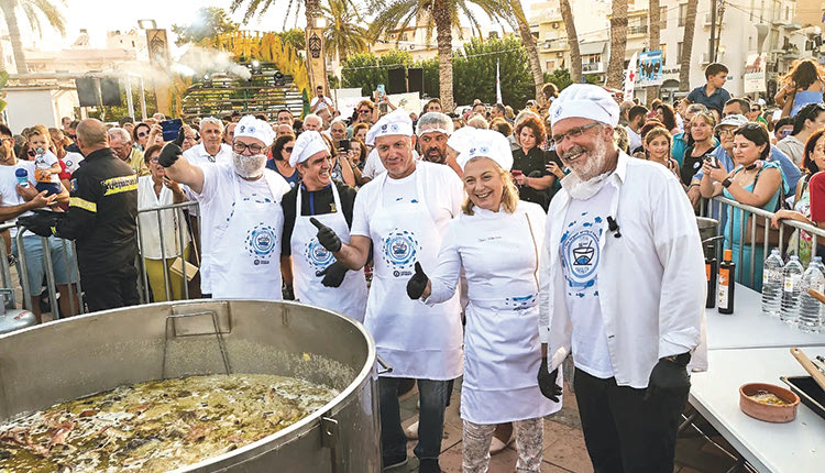Τα κατάφεραν στη Σητεία! Έκαναν ρεκόρ με την μεγαλύτερη κακαβιά!