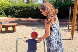 Με δύο φωτογραφίες με τον εγγονό της Ettore επέστρεψε στα σόσιαλ μίντια η Πόπη Τσαπανίδου.