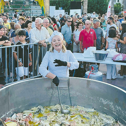 Την επιμέλεια της κακαβιάς είχε η σεφ Ντίνα Νικολάου  