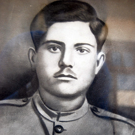 Ο Ματθαίος Κατσαδάκης από την Παναγιά Πεδιάδος. Πιάστηκε από τους Γερμανούς μετά τα γεγονότα της Βιάννου τον Σεπτέμβριο του 1943 και εκτελέστηκε στην Αγυιά Χανίων τον Δεκέμβριο του ίδιου έτους.