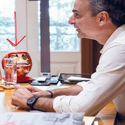 Μα τι ήταν αυτά τα… περίεργα που έβαλε στο γραφείο του ο Μητσοτάκης; 