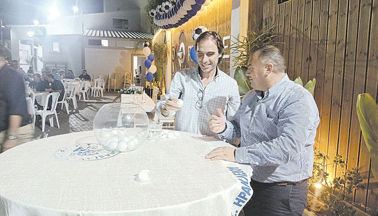   Ο κ. Πουρσανίδης με τον κ. Κουτεντάκη στην κλήρωση της Α1