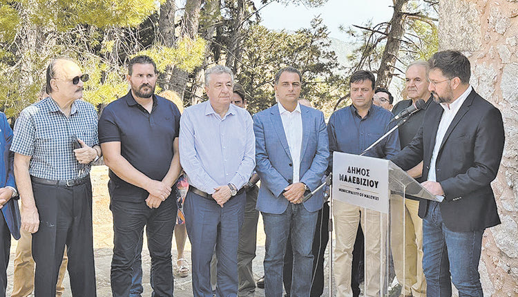 Τους ήρωες που έπεσαν στο Μάραθος τίμησε ο Δήμος Μαλεβιζίου.